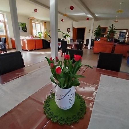 Akacliget Vendeghaz Es Major Hotel Ofeherto Ngoại thất bức ảnh