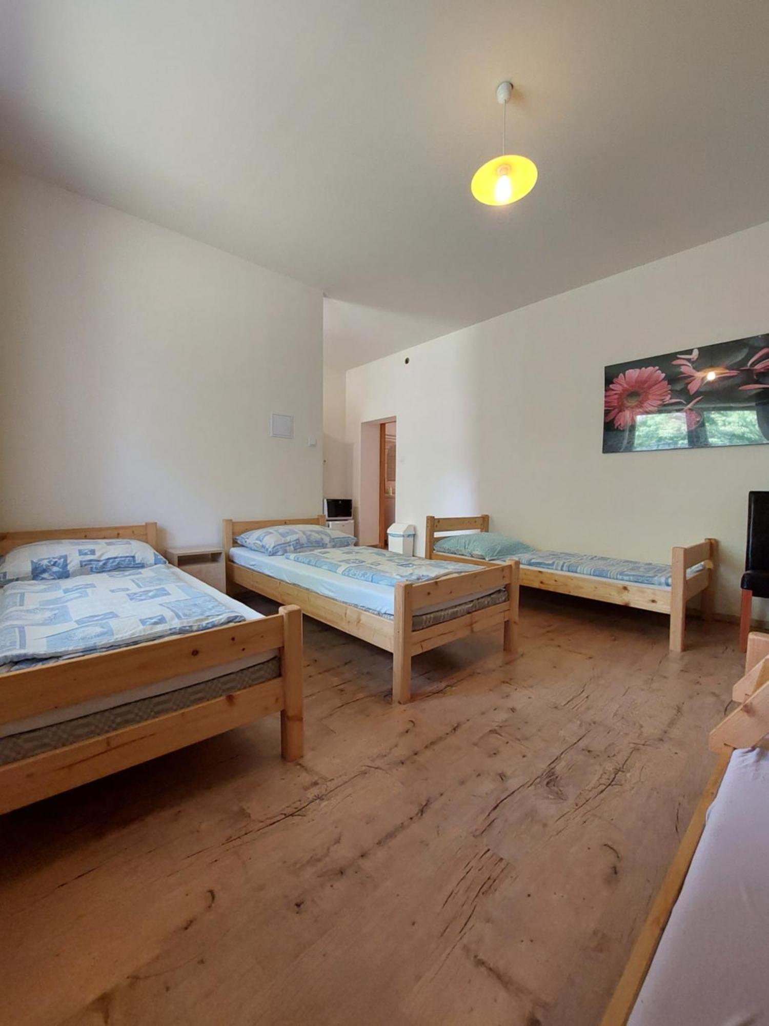Akacliget Vendeghaz Es Major Hotel Ofeherto Ngoại thất bức ảnh