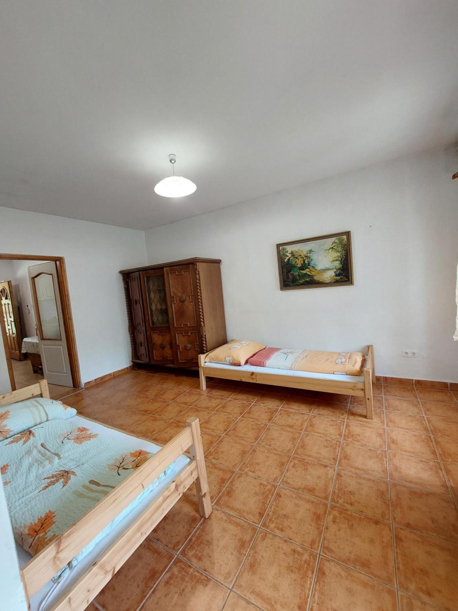 Akacliget Vendeghaz Es Major Hotel Ofeherto Ngoại thất bức ảnh