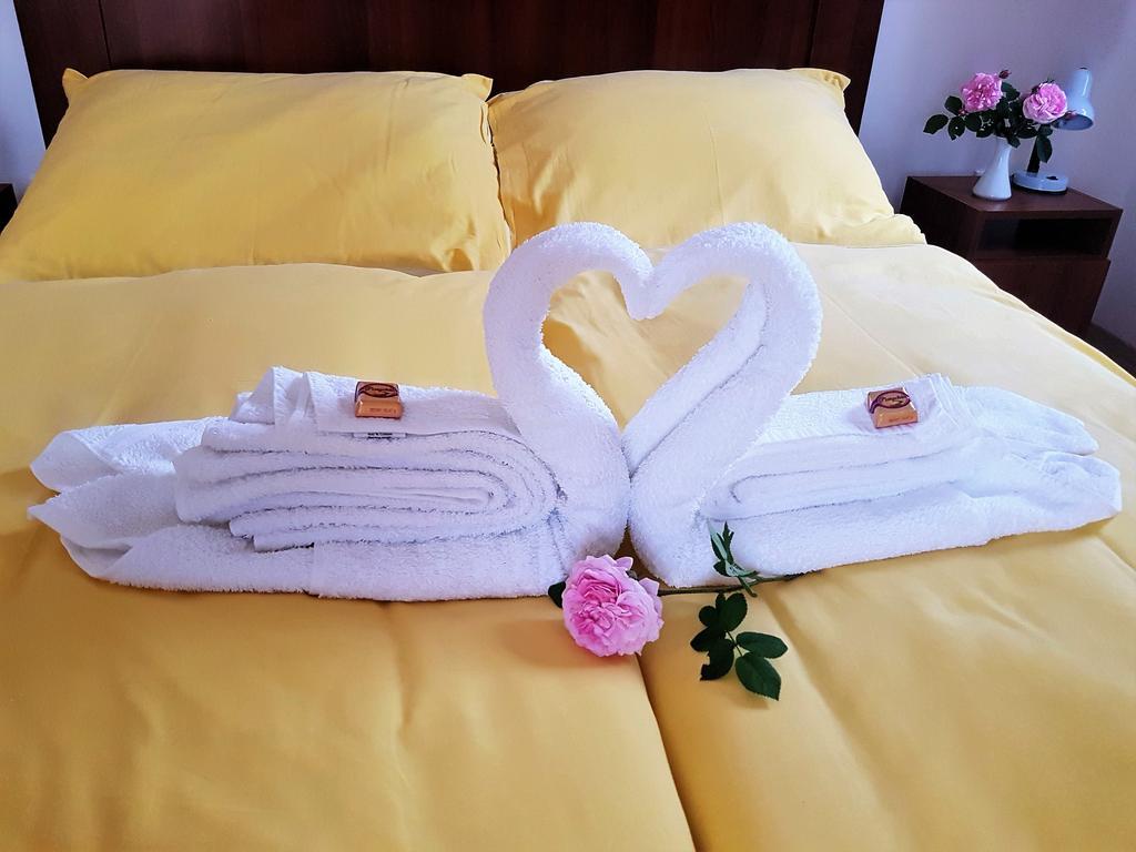 Akacliget Vendeghaz Es Major Hotel Ofeherto Ngoại thất bức ảnh